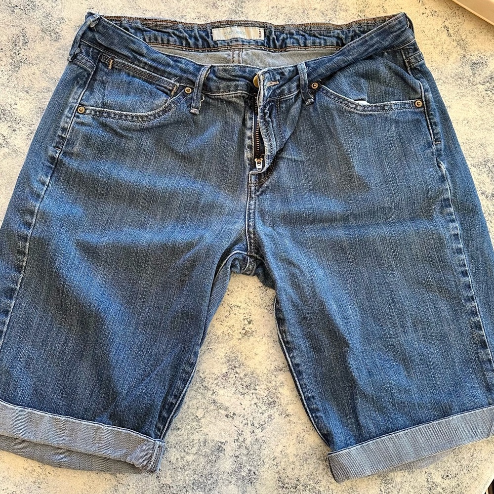 Levi’s women’s size 12 Bermuda shorts